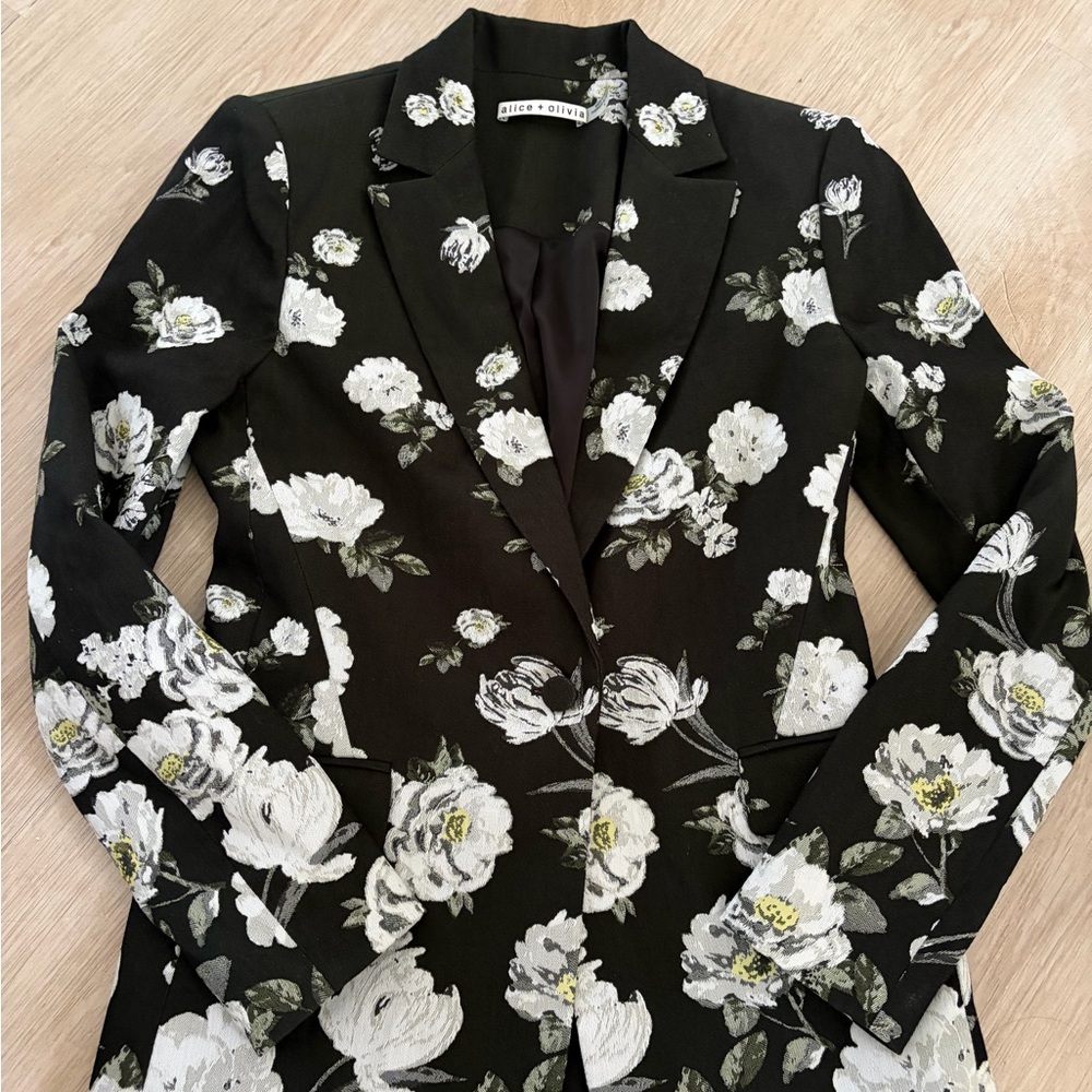 Alice + Olivia Macey Fitted Floral Blazer